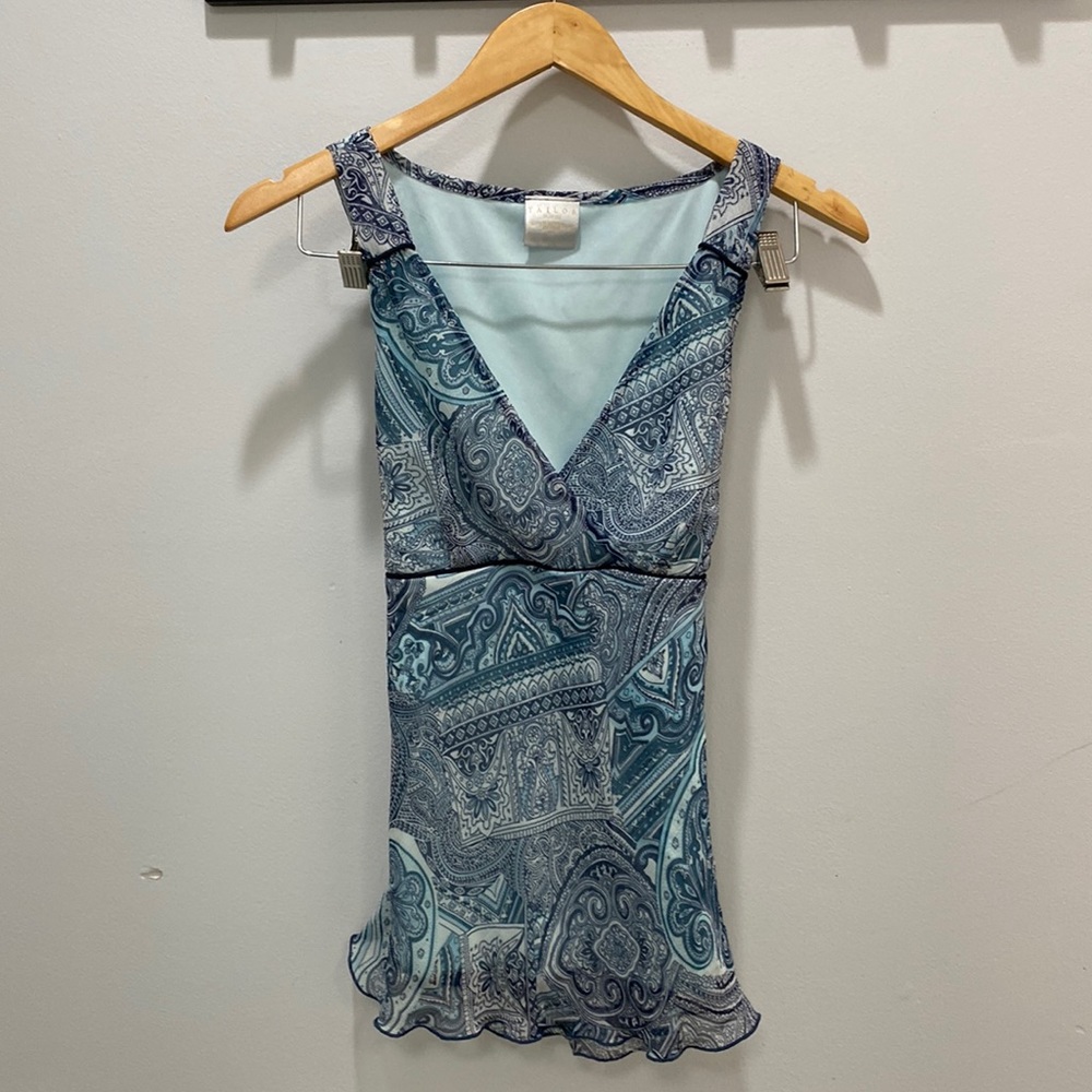 Blue paisley tie back top by Tailor by B.Moss size Medium